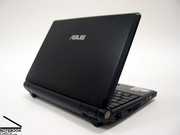 Siyah kasalı modeli ile Asus Eee PC, geleneksel notebooklardan çok zor ayrılabiliyor.