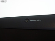 Ekran çerçevesine monte edilmiş 1.3 MP webcam ve mikrofon