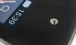 Webcam ise 2 MP sensörle geliyor (1600x1200 pixel)