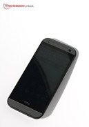 HTC, One M8 modelinin küçük versiyonuna bir şans veriyor.