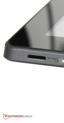 mico SD slotu tabletin altında yer aldığından klavye takılıyken bu slota ulaşmak biraz sıkıntılı.