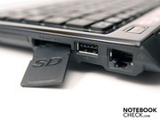 Bir başka USB yuvası, kart okuyucu ve RJ-45 ağ bağlantısı