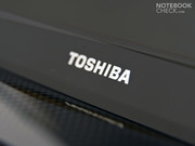 Toshiba logosu ekranın alt tarafında ve...