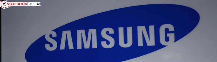 Samsung 900X3A modelinde kullandığı 13.3 inç boyutunu 900X1B ile 11.6 inç boyutuna çekip, görünümü aynen korumuş.