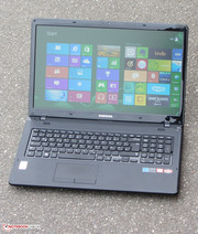 Samsung laptop dış mekanda.