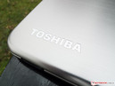 Toshiba desenli aluminyum kullanmış.