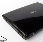 Parlak siyah kapağı sayesinde Acer Aspire oldukça zarif gözüküyor.