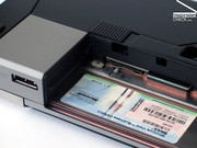 E6400 geniş güvenlik önlemleri ile de göz doldurmakta: Parmak izi okuyucu, TPM çipi ve SmartCard okuyucu.
