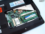 Fujitsu M2010'da Intel Atom N280 CPU ile Intel GMA 950 grafik işlemcisi bulunuyor