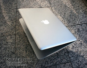 Yeni kasa MacBook Air serisine ait ...