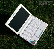 Asus Eee PC 901, 8.9" ekrana sahip Intel Atom CPU'lu bir netbook...