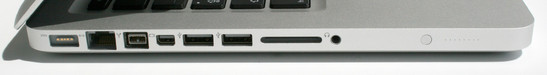 Sol: MagSafe güç bağlantısı, gigabit network, FireWire800, mini Ekran yuvası, 2x USB 2.0, SD kart okuyucu, ses yuvaları(optik/analog çıkış, apple kulaklık seti uyumlu)