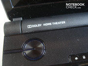 mavi aydınlatmalı güç düğmesi. Acer 5739G sadece Dolby Home Theater'ı desteklemiyor...