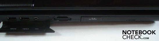 Sol: 2x USB 2.0, Firewire, 8i-1-arada kart okuyucu, BluRay sürücüsü