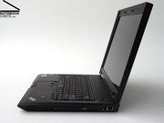 Yinede SL500, Thinkpad serisi için tipik sayılabilecek birçok özelliğe sahip, ...