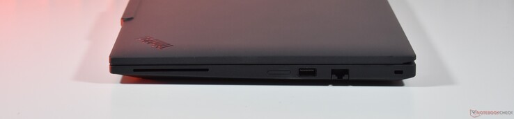 doğru: Akıllı kart okuyucu, USB A 3.2 Gen 1, RJ45 Ethernet, Kensington Lock yuvası