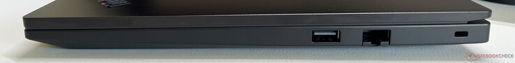 Sağ tarafta: USB-A 3.2 Gen 2 (10 Gbit/s), Gigabit Ethernet, Kensington Güvenlik Yuvası