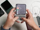 Bir klavyesi olmasına rağmen, Clicks Communicator nispeten kompakt bir cihazdır.