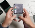 Bir klavyesi olmasına rağmen, Clicks Communicator nispeten kompakt bir cihazdır.
