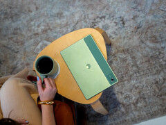 Yeni Moto Pad 2026 temelde Lenovo Idea Tab'in yeniden markalaştırılmış hali. Resimde: yeni tabletin arkasını gösteren bir tanıtım resmi.