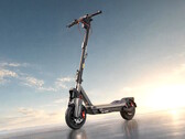 Segway Max G3 Plus elektrikli scooter, 2.200 W'lık güç artırma modu ile piyasaya çıkıyor ve 0-15 mil/saat hızlanmasını 2,4 saniyede tamamlıyor.