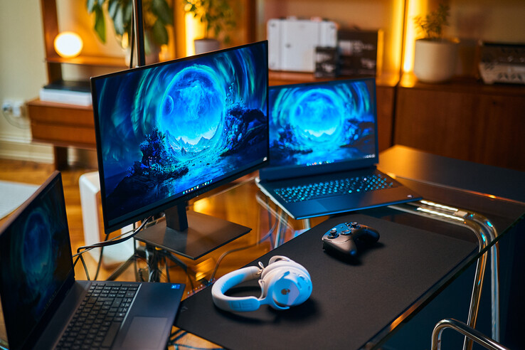 Bütçeye Uygun Renk Şampiyonu: Fiyatı çok daha düşük olmasına rağmen, Alienware AW2726DM’nin QD-OLED paneli manuel kalibrasyona olağanüstü iyi yanıt veriyor; ortalama DeltaE renk hatalarını 1,9’a düşürerek, çok daha pahalı olan Son