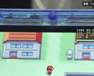 Pokémon çalıştıran şeffaf mavi FPGBA SP el konsolunun yakın çekimi; 59.74 FPS sayacı görünüyor.