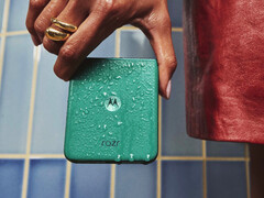 Razr 70 Plus, toz ve su girişine karşı IP48 sertifikasına sahiptir.