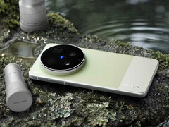 Vivo X300 Ultra, iki lansman renginden biriyle.