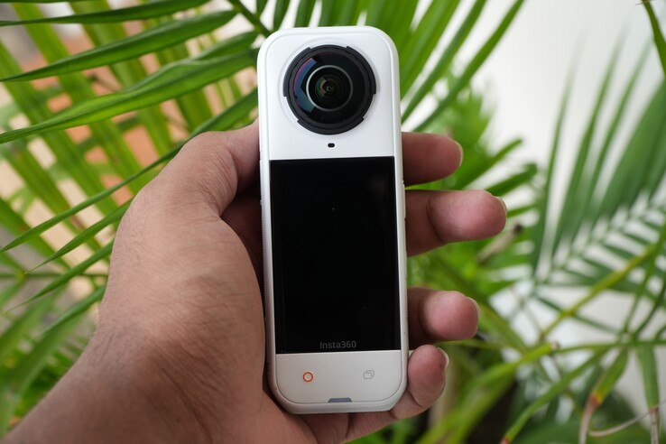 Saten Beyaz renk seçeneğiyle Insta360 X5 (Resim kaynağı: Abhinav Fating/Notebookcheck)