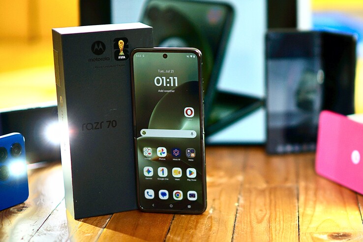 Motorola Razr Plus 2026 İncelemesi. Test cihazı notebooksbilliger.de tarafından sağlanmıştır.