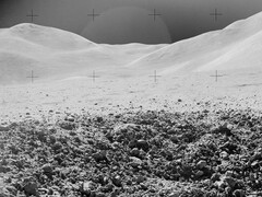 Üçüncü Apollo 15 Ay yüzeyi yürüyüşü sırasında fotoğraflanan bir kraterin bir kısmının yakından görünümü (Görüntü kaynağı: NASA; kırpılmış)