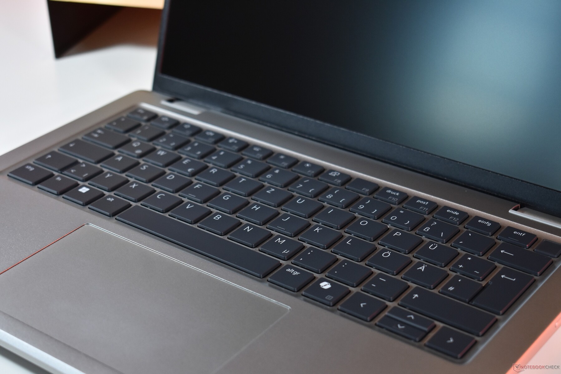 Dell Pro 14 Plus AMD: Klavye