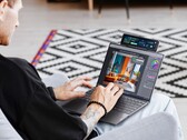 Lenovo Magic Bay, diğer şeylerin yanı sıra dizüstü bilgisayarların ikinci bir ekranla genişletilmesine olanak tanıyor. (Resim kaynağı: Lenovo)
