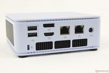 Arka: 2x USB-A 2.0, DisplayPort (4K60), HDMI 2.0 (4K60), 2x RJ-45 (2,5 Gbps), AC adaptörü, Kensington kilidi