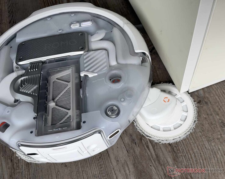 DJI Romo P2, iki paspas pedinden birini dışarı doğru oldukça uzağa uzatıyor.