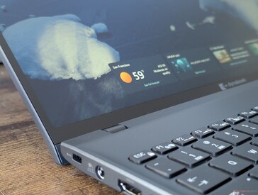 Uçtan uca cam, OLED veya parlak seçenekler yok