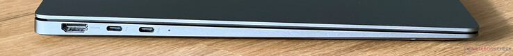 Sol: HDMI 2.1, Thunderbolt 4 ile 2x USB-C 4.0 (40 GBit/s, DisplayPort ALT modu, Güç Dağıtımı)