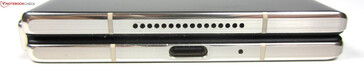 Alt, katlanmış: hoparlörler, USB-C 3.2 Gen.2, mikrofon