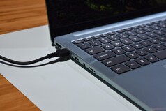 Lenovo IdeaPad Vibe: Sol taraftaki bağlantı noktaları.