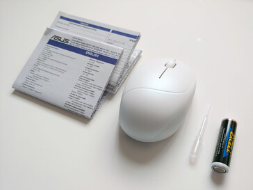 Paket içeriği. (Resim kaynağı: Notebookcheck)