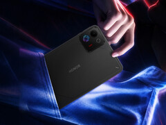 Win Tablet, 8,4 inçlik bir ekrana sahip. Görselde: cihazın kompakt tasarımını sergileyen bir tanıtım fotoğrafı.