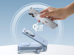 MagFlow Qi2 25W'ın fiyatı €139.99'dur. Resimde: güç bankasının katlanabilir kablosuz şarj standını gösteren bir render. (Resim kaynağı: Ugreen)