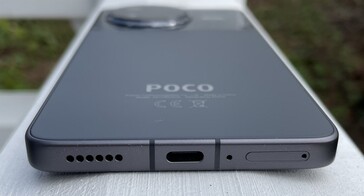 Alt: hoparlör, USB-C 2.0, mikrofon, çift SIM (görsel kaynağı: Manuel Masiero)