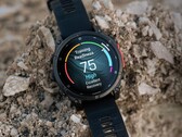 Garmin'in Fenix 8'i (resimde) beta sürümü 21.18'i alan birkaç akıllı saatten biri (Resim kaynağı: Garmin)