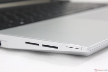 Benzer bir doku ve görünüm için Laptop 13.5'teki benzer magnezyum ve alüminyum alaşımlı malzemeler