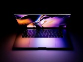 MacBook Pro'nun yakında tandem OLED ekranla donatılması bekleniyor. (Resim kaynağı: Daniel Korpai)