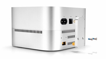 Mac Mini'de herhangi bir değişiklik yapılması gerekmiyor; cihaz sadece bir fiş aracılığıyla bağlanabiliyor.