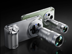 Vivo X300 Ultra ve telekonvertör aksesuarları takılı X300s.