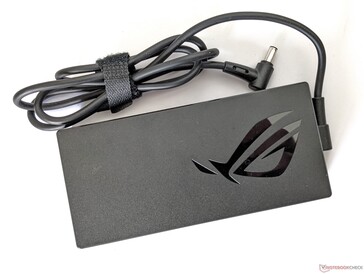 Asus ROG Zephyrus M16 - Güç adaptörü